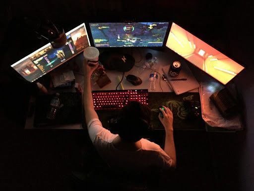 La dura vida de un desarrollador de juegos online